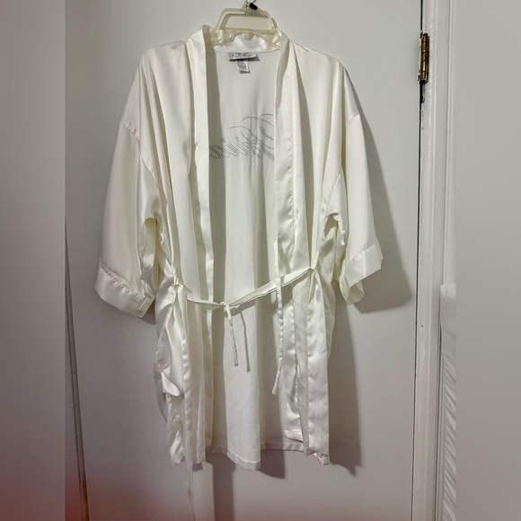 Icing Bridal Robe - Picture 4 of 5